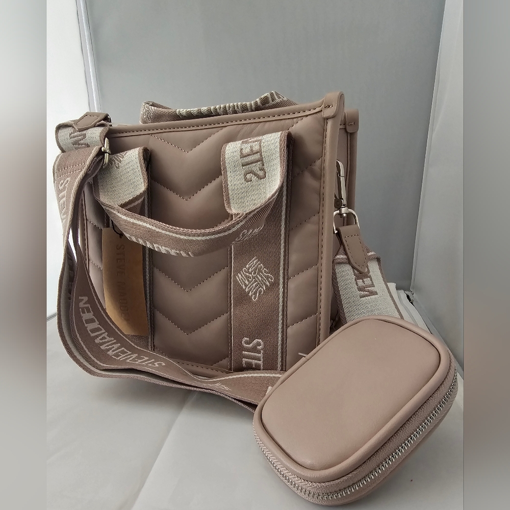 NWT STEVE MADDEN Stylish Quilted Crossbody with Coint Pouch